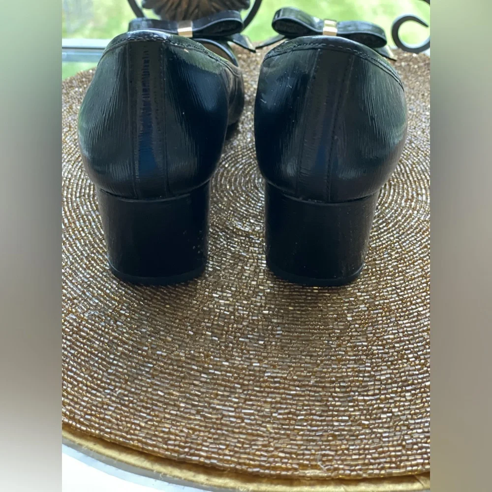 Michael Kors Kiera Mid Patent Leather Bow
Pumps Black. - Picture 5 of 11